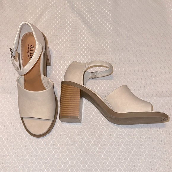 NEW 3 inch block heel sandal, neutral color, adjustable buckle ankle straps, 7.5 - Picture 1 of 8